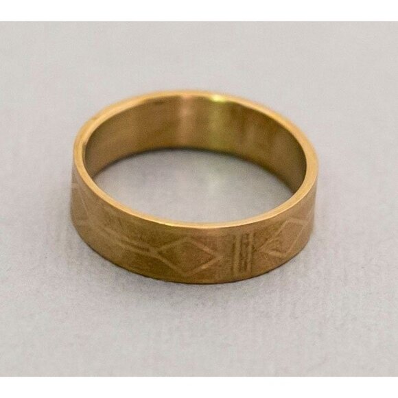 Size 8 1/2 gold tone vintage ring (C1) - Picture 2 of 3